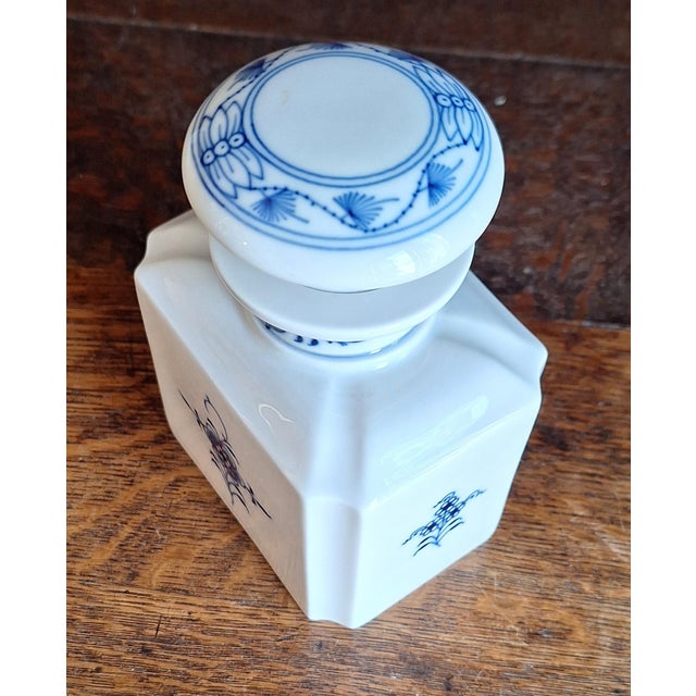 Vintage Tea Caddy in Onion Pattern by Meissen, 1970s For Sale - Image 4 of 7