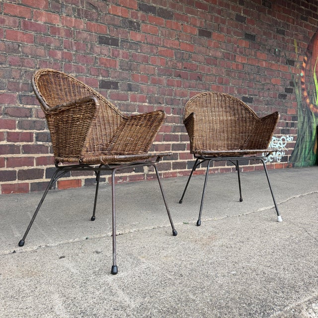 This is a pair of vintage Salterini wicker and iron lounge chairs believed to be from the 1950s.