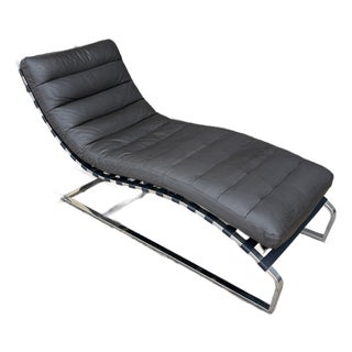 Bauhaus Style Leather Chaise Lounge Chair For Sale