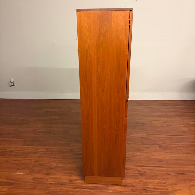 G-Plan Vintage Display Teak Bar / Wine Cabinet For Sale In Seattle - Image 6 of 13