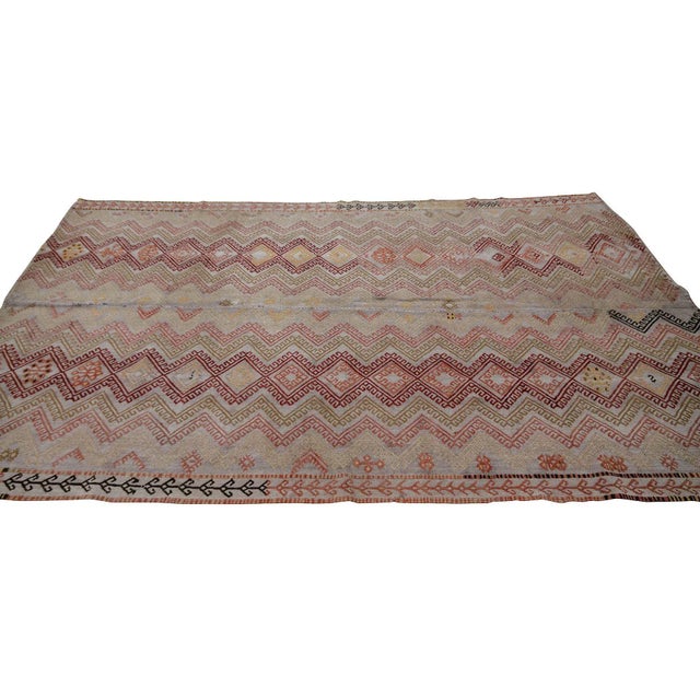 Embroidered Vintage Turkish Kilim Rug- 4′11″ × 9′2″ For Sale - Image 4 of 7