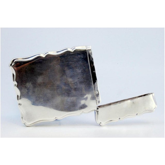 Silver Plain Silver Card Case with Central Monogram Application and Wavy Contours For Sale - Image 8 of 9