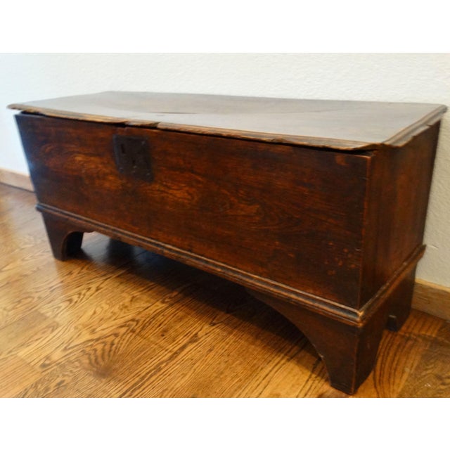 Late 18th Century 18th-Century English George III Six Board Elm Coffer Chest For Sale - Image 5 of 13