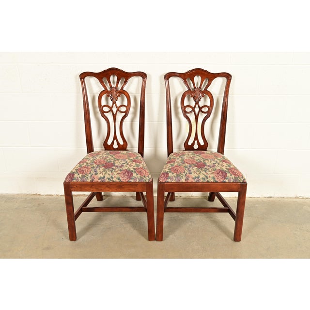 An outstanding pair of Chippendale or Georgian style side chairs or dining chairs By Henredon USA, Circa 1980s Carved...