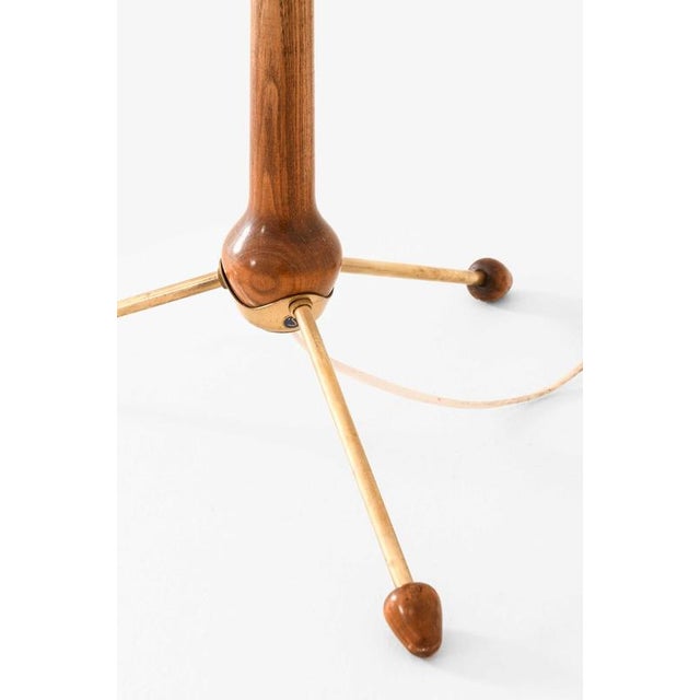 This rare height-adjustable floor lamp, model 547, designed by hans bergström and produced by ateljé lyktan in åhus,...
