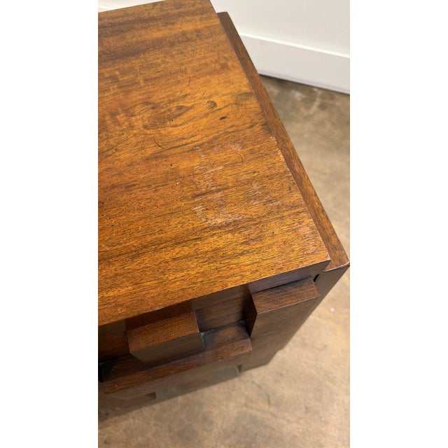 Lane Furniture Pair of Lane Staccato Brutalist Walnut Nightstands or End Tables, 1970s For Sale - Image 4 of 16