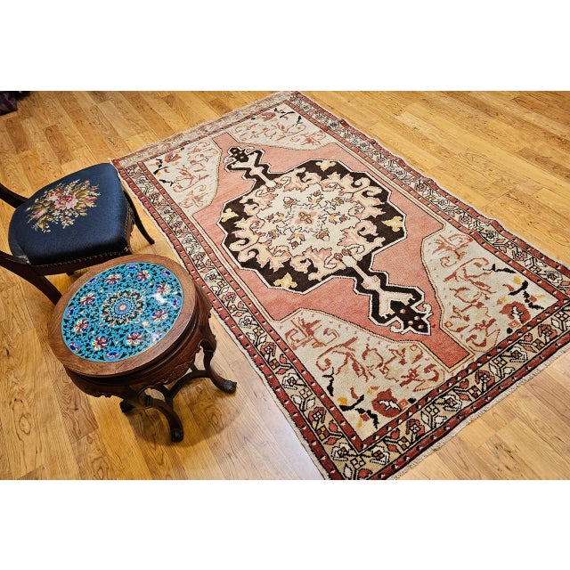 Vintage Turkish Oushak Area Rug, Handwoven Wool, 1920s Cream & Pink, 5' x 8' For Sale In Chicago - Image 6 of 17