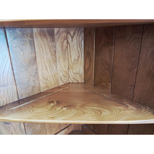 Mid-Century Windsor Corner Display in Elm by Lucian Ercolani for Ercol, 1980s For Sale - Image 16 of 18