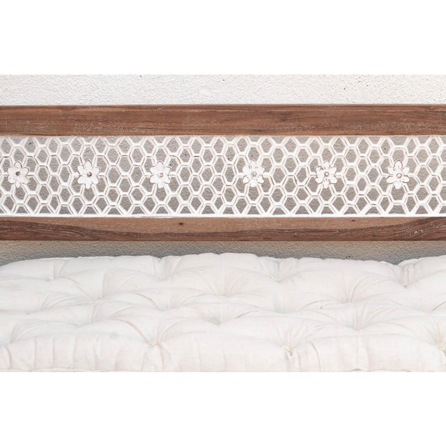 96" Carved Jali Distressed Two-Tone White Daybed For Sale In Los Angeles - Image 6 of 11