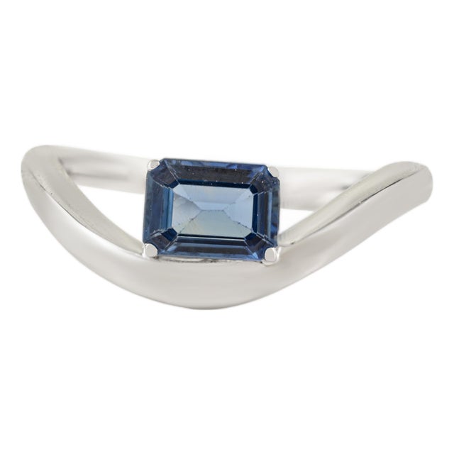 VRJewels Minimalist 14k White Gold Emerald-Cut Natural Blue Sapphire Wave Ring Size 5.5 For Sale