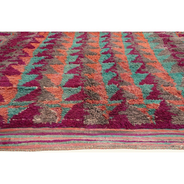 Berber Tribes of Morocco Vintage Boujad Moroccan Rug, 07'08 X 15'08 For Sale - Image 4 of 10