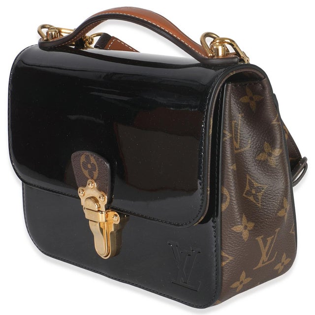 Item #: 150674 Exterior Material: Patent Leather MSRP: 1,860 Interior Material: Fabric Size: BB Features Interior: One...