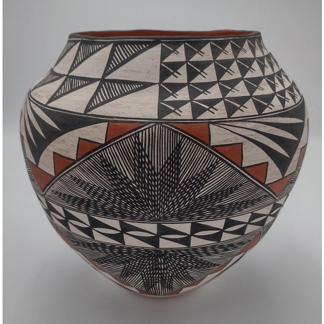 Large Signed Acoma Pueblo Polychrome Olla by Lydia H. Ray ("Lee") For Sale In Santa Fe - Image 6 of 9