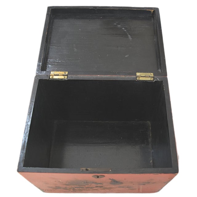 Vintage Painted Lacquer Chinese Wood Box & Bird Motif For Sale - Image 4 of 5