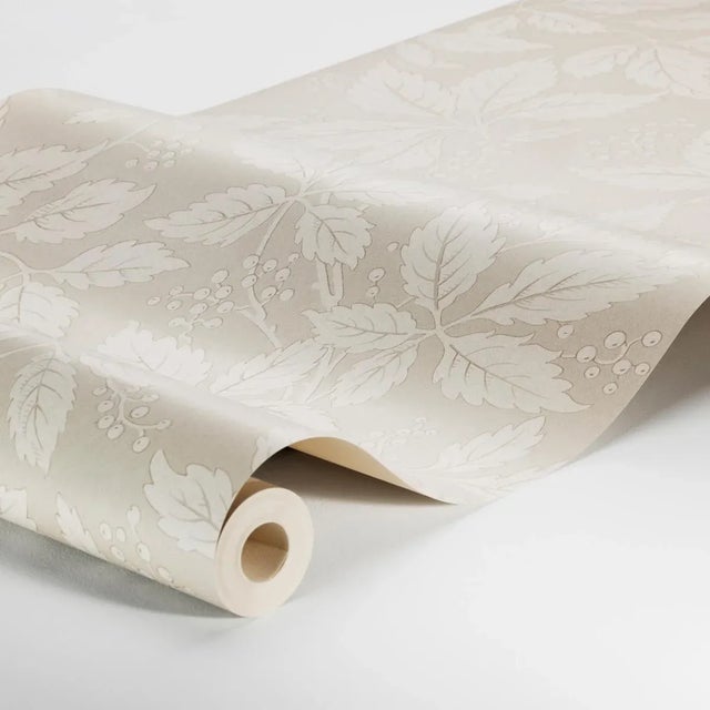 With its repeating motifs of leafy vines and berries, Vildvin is an enchanting botanical that works well in a wide range...