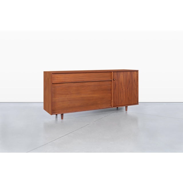 1950s 1950s Milo Baughman Walnut Credenza by Glenn of California For Sale - Image 5 of 12