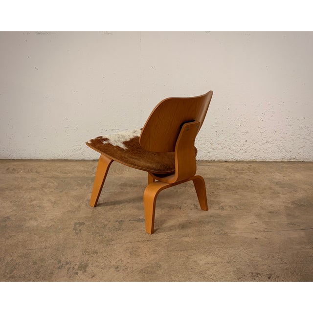 Mid-Century Modern Eames Plywood Group LCW Chair for Vitra by Charles & Ray Eames, 2000s For Sale - Image 3 of 13
