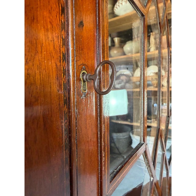 19th Century English Georgian-Style Mahogany Corner Cabinet For Sale - Image 15 of 17