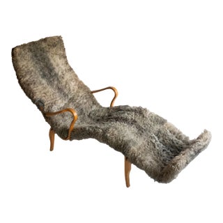 1970s Bruno Mathsson “Pernilla 3” Chaise Lounge, Sheepskin, Original Condition For Sale