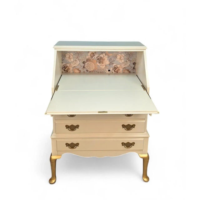 French Provincial 1960s Queen Anne Lady's Writing Desk For Sale - Image 3 of 5