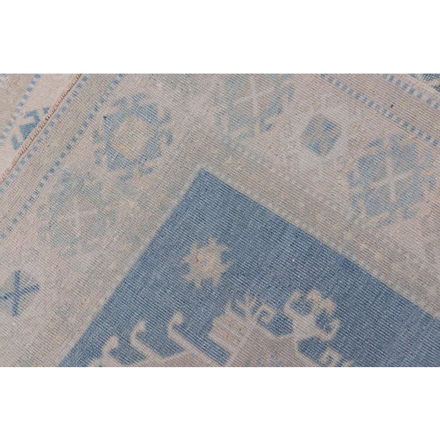 Turkish Oushak Rug With Geometric Medallion Design in Blue and Beige For Sale - Image 10 of 10
