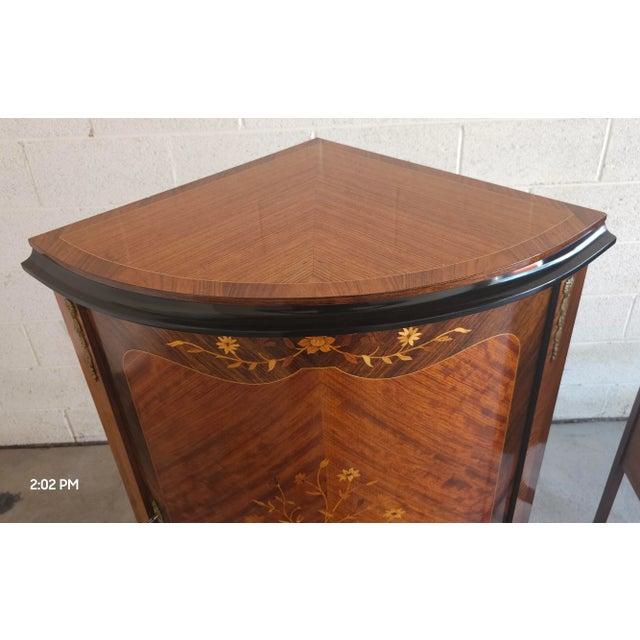 Louis XV Style Marquetry and Parquetry Kingwood and Satinwood Corner Cupboard / Cabinet For Sale - Image 4 of 11