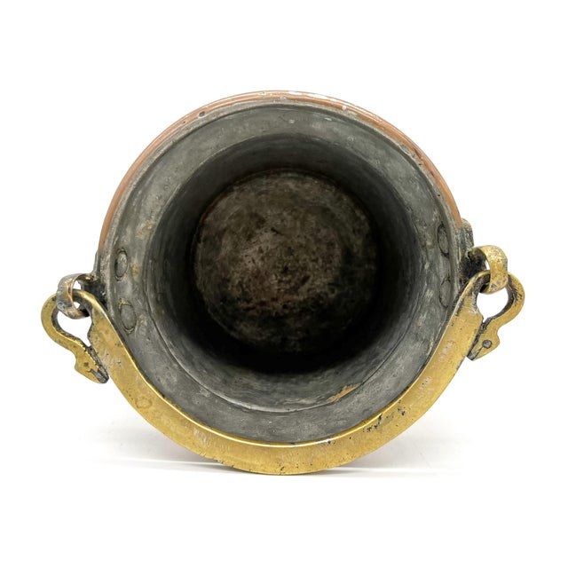 Mid 20th Century Vintage Hammered Copper Cachepot With Brass Swing Handle — Rustic European / English Country / Colonial Style For Sale - Image 5 of 13