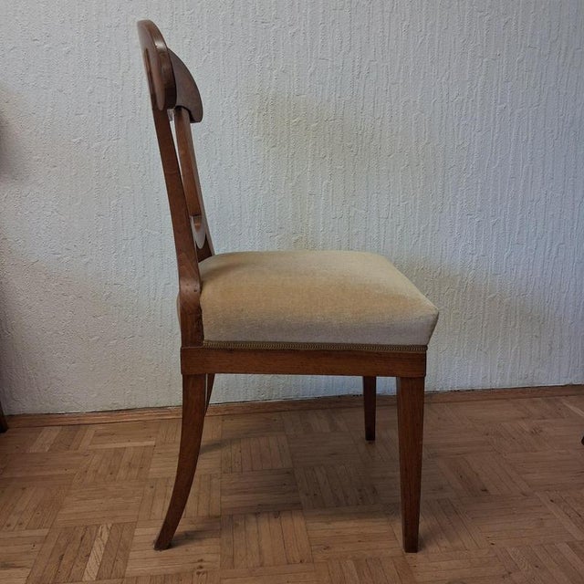 Biedermeier Shovel Chairs in Walnut, 1820s, Set of 4 For Sale - Image 15 of 18