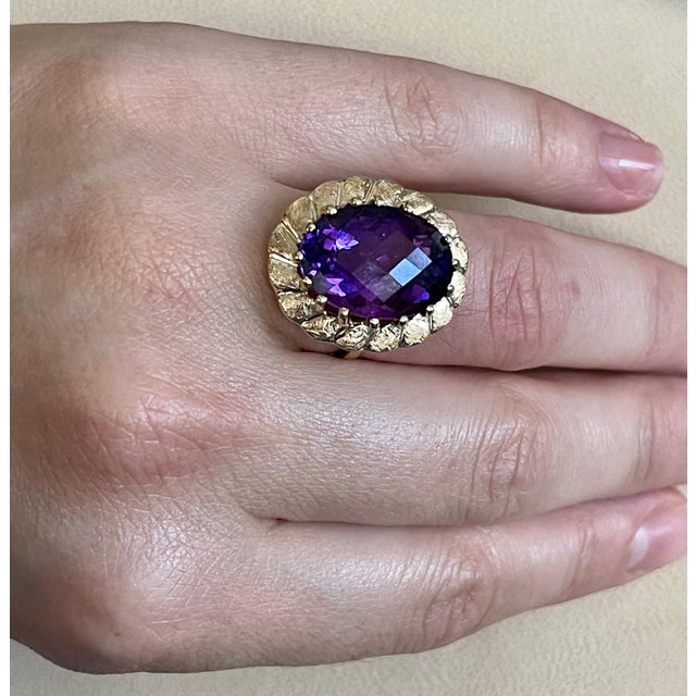 10 Carat Checker Board Amethyst Cocktail Ring in 14 Karat Yellow Gold For Sale In New York - Image 6 of 18