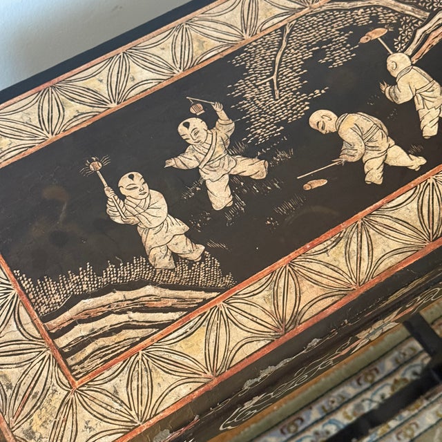 Early 20th Century Antique Chinese Black Lacquer Chinoiserie Accent Table For Sale - Image 5 of 7