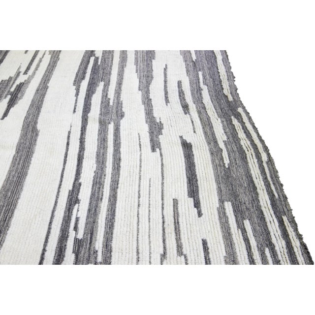 Textile Modern Moroccan Style Handmade Abstract Gray Oversize Wool Rug by Apadana For Sale - Image 7 of 11