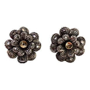 Circular Earrings in Gold and Silver with Flower-Shaped Diamond Chips, Set of 2 For Sale