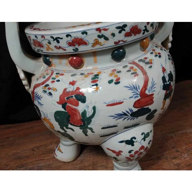 Japanese Arita Imari Koro Urn in Porcelain and Ceramic For Sale - Image 3 of 12