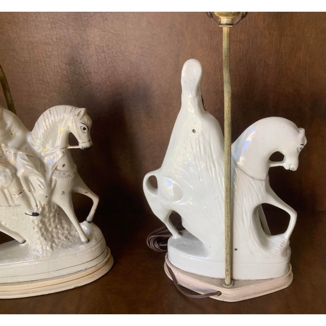 Staffordshire Antique Mid 19th Century English Staffordshire Scottish Highlander Hunter on Horseback Table Lamps - a Pair For Sale - Image 4 of 13