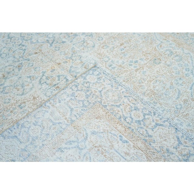 A large town in the Greater Hamadan Weaving Area, specializing in single-wefted scatters, room sizes, gallery carpets,...