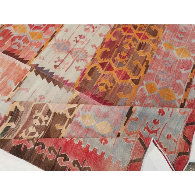 Textile Galerie Shabab Collection Mid-20th Century Turkish Flatweave Kilim Room Size Carpet For Sale - Image 7 of 8