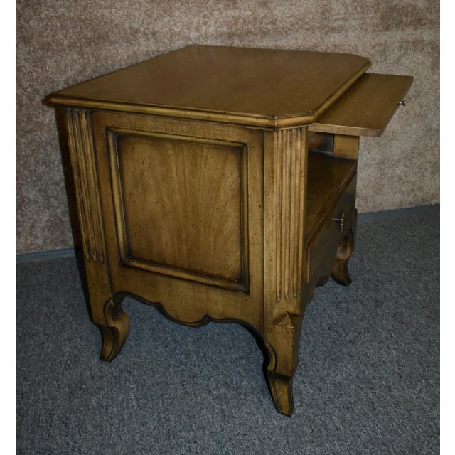 1960s John Stuart Wood Nightstand Accent End Table French Provincial Pull Out Drawer For Sale - Image 5 of 13