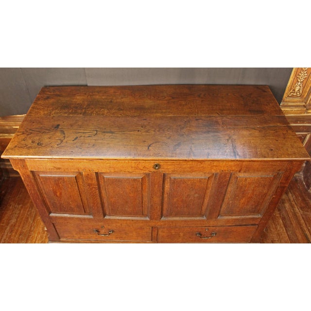 English Circa 1765-80 English George III Period Oak Mule Chest For Sale - Image 3 of 10