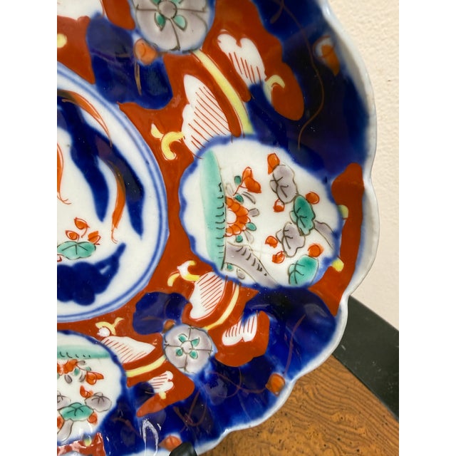 For the collector (or not!) this is an oldie but goodie. This plate sets itself apart with the richness of the cobalt blue...