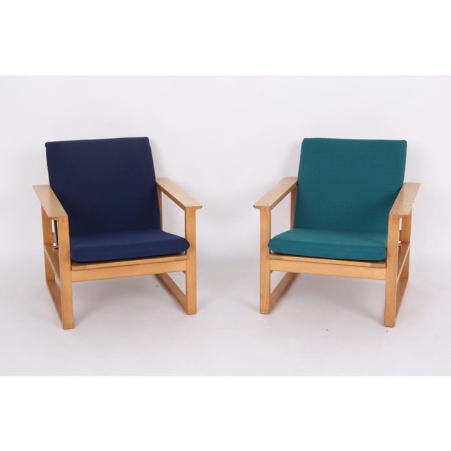 Børge Mogensen 2 armchairs with runners, model 2256. Made by Fredericia Furniture. Renovated. Solid oak. The two armchairs...