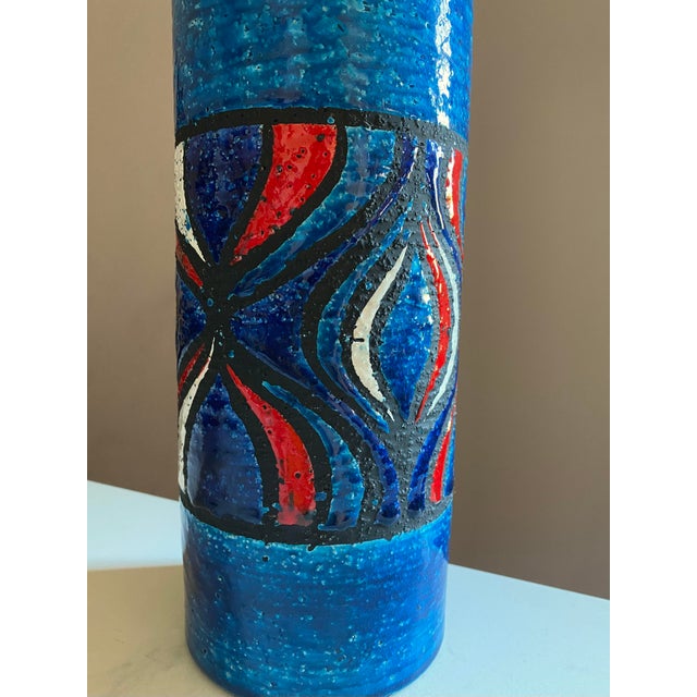 Mid-Century Modern Vintage Aldo Londi / Bitossi Vase With Rimini Blue Red White Onion Glaze For Sale - Image 3 of 7