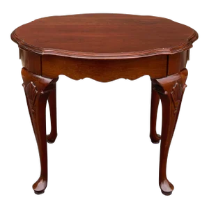 2000s Ethan Allen Georgian Court Traditional Queen Anne Cherry Scalloped Shell Carved Side or Accent Table (11-8606)