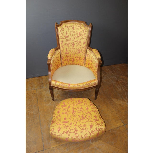 Louis XVI Walnut Bergère Armchairs, Late 18th Century, Set of 2 For Sale - Image 9 of 13