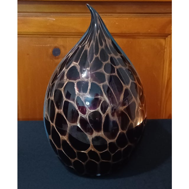 Offered is an exceptional and striking contemporary Murano studio glass sculpture by renowned Italian master glassblower...