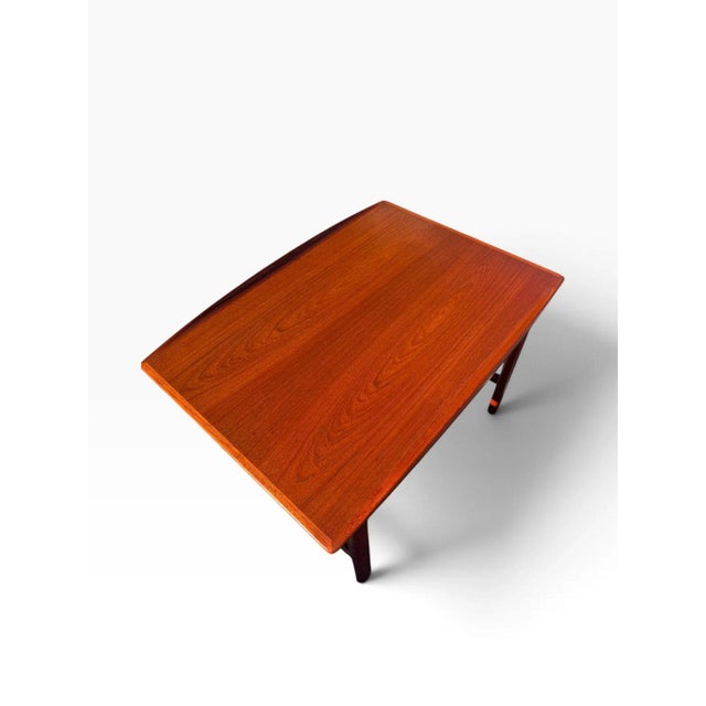 Pair of Folke Ohlsson for Dux Teak Surfboard End Tables | Swedish Mid-Century Modern | Upturned Edges | C. 1960s For Sale - Image 13 of 18