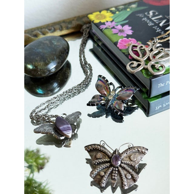 Monet Vintage 1970s Silver Tone Butterfly Pendant Necklace With Purple Banded Agate Cabochon For Sale - Image 4 of 15