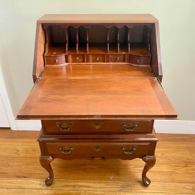 The Maddox Table Company (Jamestown, NY) was highly famous for creating exceptionally sturdy, premium-quality colonial...