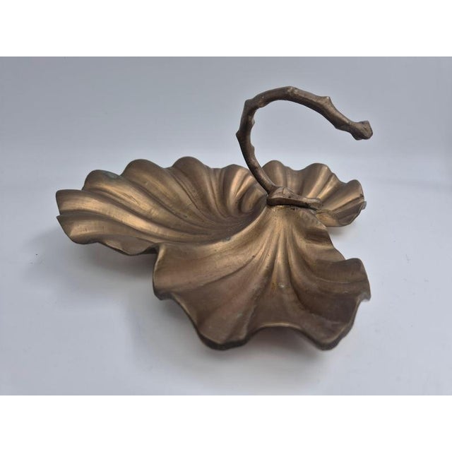 Metal Art Nouveau Leaf-Shaped Bowl in Brass, France, 1900s For Sale - Image 7 of 11
