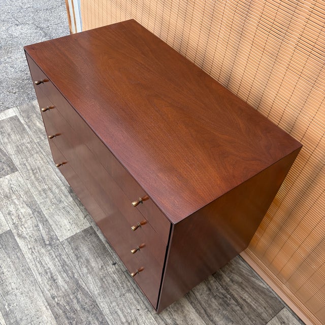 Refinished Mid Century Modern Chest of Drawers by John Stuart. Circa 1960s. For Sale In Miami - Image 6 of 18