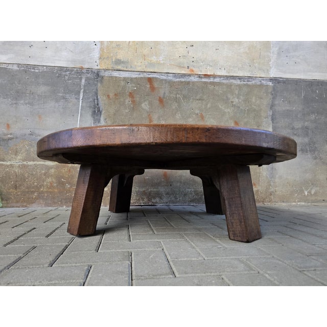 This very large and heavy round table is made during the 1970s of solid European oak. The design is simple and elegant,...